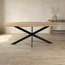Moderne eettafel met houten blad en zwart metalen onderstel, geschikt voor eetkamers en woonruimtes.