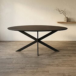 Moderne eettafel met zwart houten blad en unieke X-vormige onderstel, perfect voor een eigentijdse eetkamer of woonruimte.