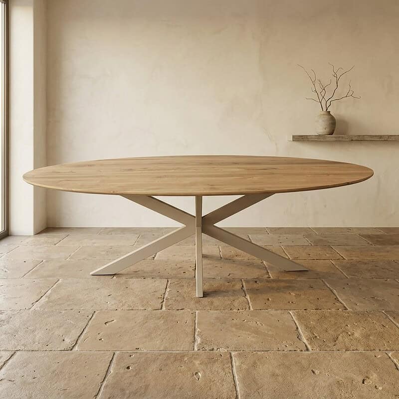 Moderne massief houten eettafel met uniek onderstel in een minimalistische interieurstijl, perfect voor een stijlvolle eetkamer.