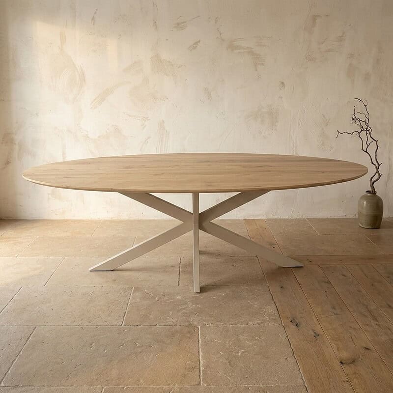 Moderne eettafel met houten blad en unieke X-vormige basis, perfect voor een stijlvolle eetkamer of woonruimte. Gemaakt van hoogwaardig hout en design, combineert functionaliteit met elegantie.