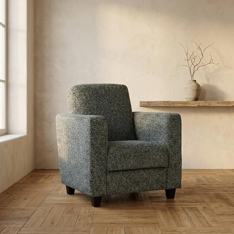 Bank met stoffen bekleding, comfortabel en stijlvol, geplaatst in een modern interieur met natuurlijke elementen.