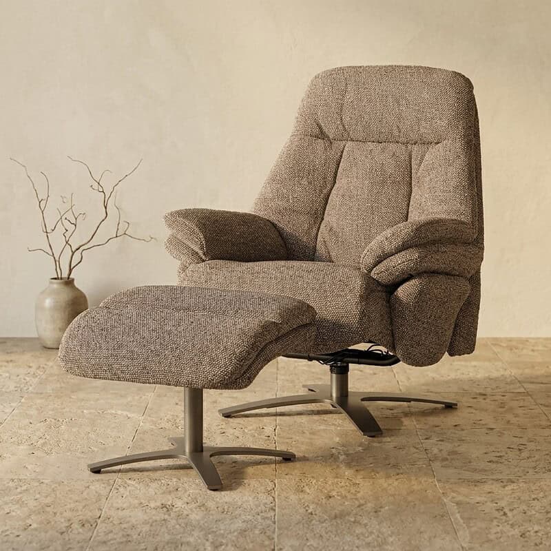 Relaxsessel mit Fußhocker, ideal für Entspannung und Luxus zu Hause, hergestellt von Mokana Meubelen.