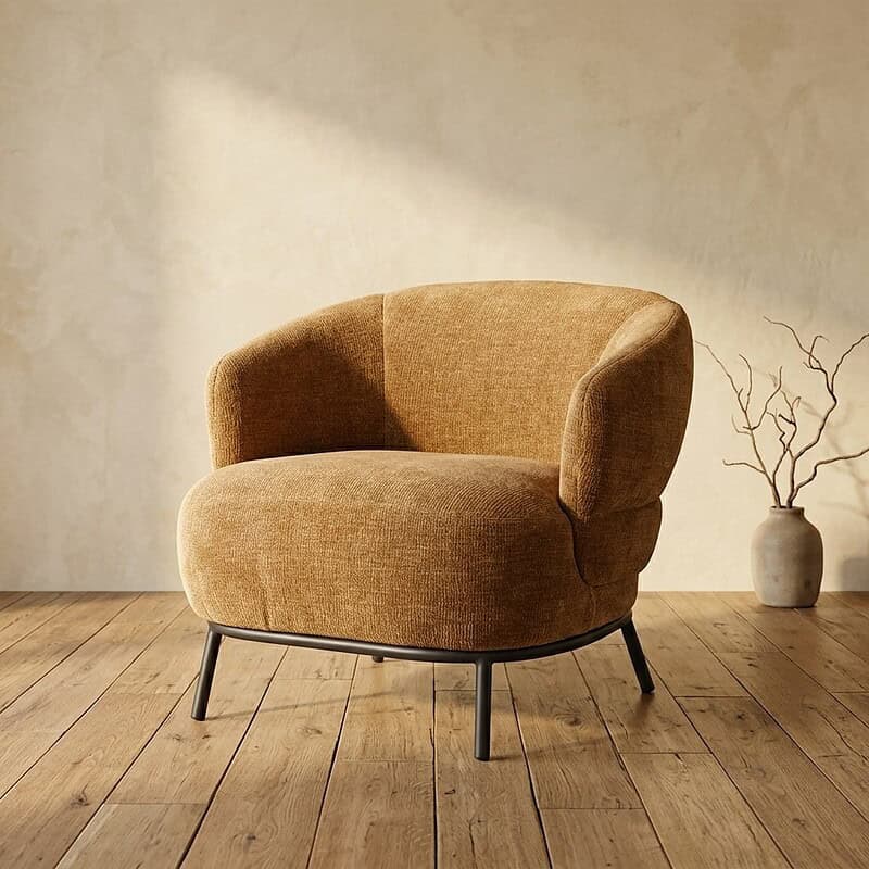 Moderne Mokana bank fauteuil in warm beige stof, perfect voor een stijlvolle en gezellige woonkamer.