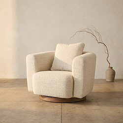 Comfortabele houten draaifauteuil met zachte bekleding, perfect voor een modern en minimalistisch interieur. Ideaal voor ontspanning en stijlvol wonen.