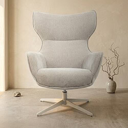 Luxe moderne lounge fauteuil met hoge rugleuning en comfortabele armleuningen, perfect voor een stijlvolle zithoek.