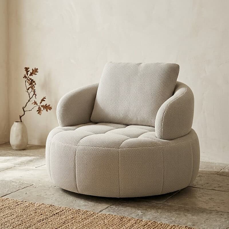Luxe en comfortabele fauteuil van Mokana Meubelen, perfect voor een stijlvolle en gezellige woonkamer. Gemaakt van hoogwaardige materialen met een zachte, ademende bekleding.