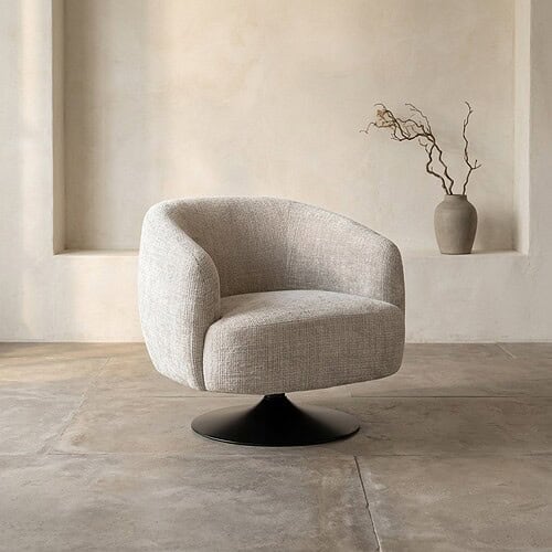 Moderne stoffen fauteuil met draaibaar onderstel, perfect voor een eigentijdse woonkamer of kantoorruimte, ontworpen door Mokana Meubelen.