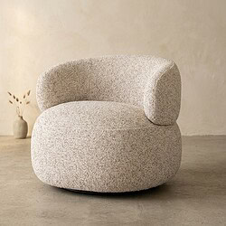 Moderne stoffen fauteuil met ronde vormen, comfortabele zitting en zachte bekleding, perfect voor een stijlvolle en gezellige woonkamer.