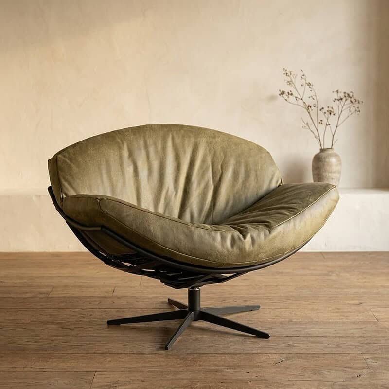 Comfortabele Mokana lounge stoel met zachte bekleding en modern design, perfect voor een stijlvolle en gezellige zithoek in huis.