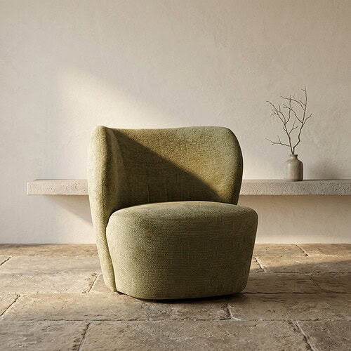 Moderne groene fauteuil van Mokana Meubelen, perfect voor woonkamer en kantoor, met comfortabele zitting en stijlvolle uitstraling.