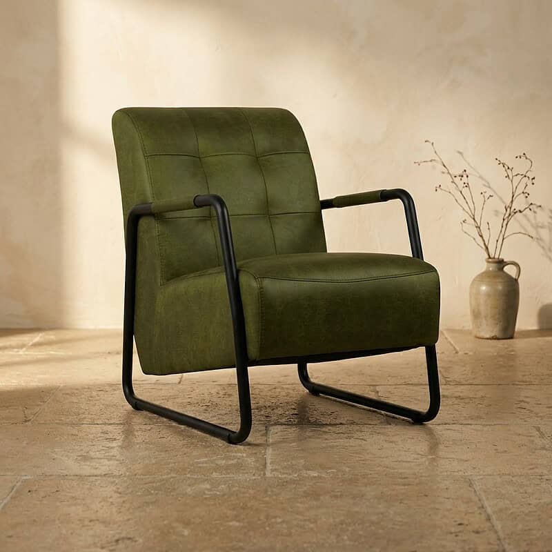 Moderner grüner Sessel mit Holzgestell, perfekt für ein stilvolles Wohnzimmer oder Büro. Bequemes und elegantes Design, gefertigt aus hochwertigen Materialien.