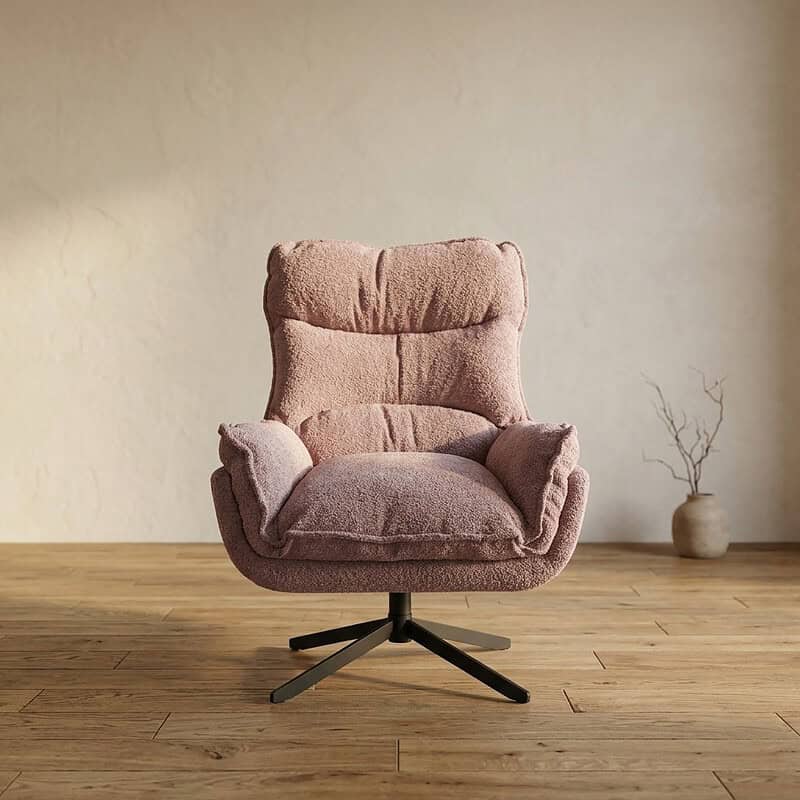 Bank fauteuil met zachte bekleding en moderne uitstraling Comfortabele roze lounge fauteuil met zachte bekleding en moderne uitstraling, geplaatst in een minimalistische woonkamer met houten vloer en een decoratieve vaas op de achtergrond.