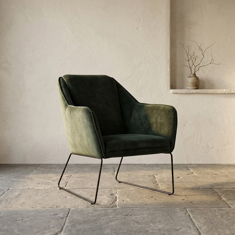 Moderne groene fauteuil met metalen onderstel, perfect voor een stijlvolle en comfortabele zithoek.