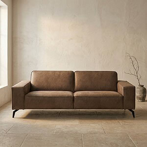 Moderne leren bank in een neutrale kleur, perfect voor een eigentijdse woonkamer. Gemaakt van hoogwaardig leer, biedt comfort en stijl voor elke interieurstijl.