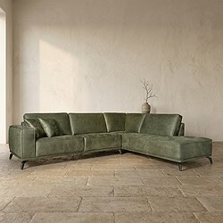 Sofa mit grünem Samtbezug, modernes Design, stilvolles Wohnzimmermöbel.