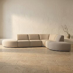 Modernes Ecksofa aus beigem Stoff, perfekt für stilvolle Wohnzimmer, mit bequemer Sitzfläche und eleganter Ausstrahlung.