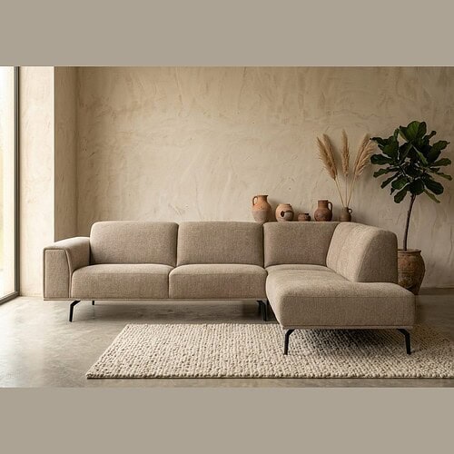 Luxuriöses L-förmiges Sofa aus neutralen Stoffen mit klaren Linien, perfekt für ein modernes Wohnzimmer. Hergestellt aus hochwertigen Materialien für Komfort und Langlebigkeit.