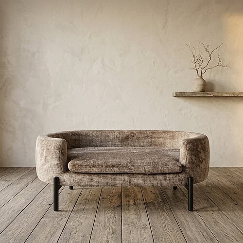 Elegante stoffen bank in een minimalistisch interieur met houten vloer en een decoratieve tak in een vaas op de muur.