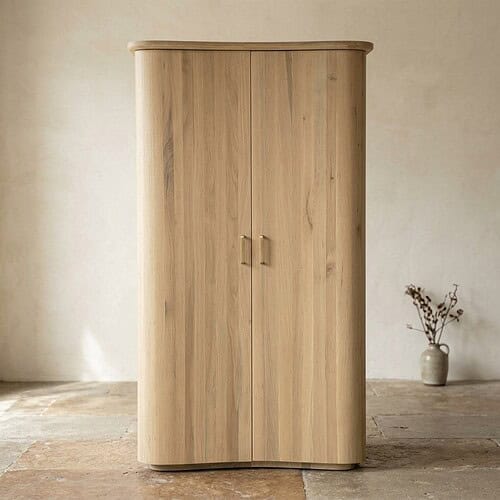 Eleganter Schrank aus Massivholz mit zwei Türen, ideal als Stauraum im Wohn- oder Schlafzimmer, mit natürlicher Oberfläche und minimalistischem Design.