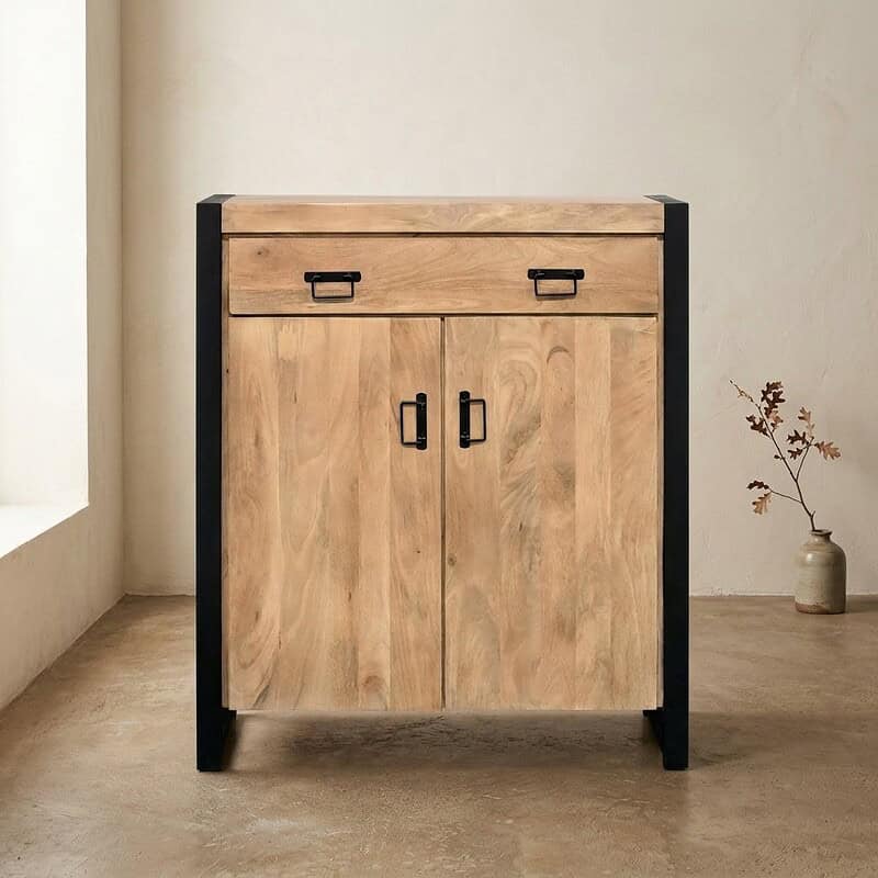 Moderner Holzschrank mit schwarzem Metallrahmen, perfekt für ein Interieur im Industrial-Stil, mit zwei Türen und einer Schublade, aus Naturholz gefertigt.