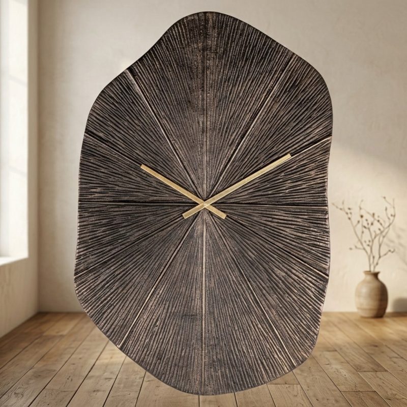 Klok Livine bronze, in wabi-sabi sfeer