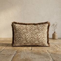 Kussen Tigra 40x60 cm - bruin, in wabi-sabi sfeer
