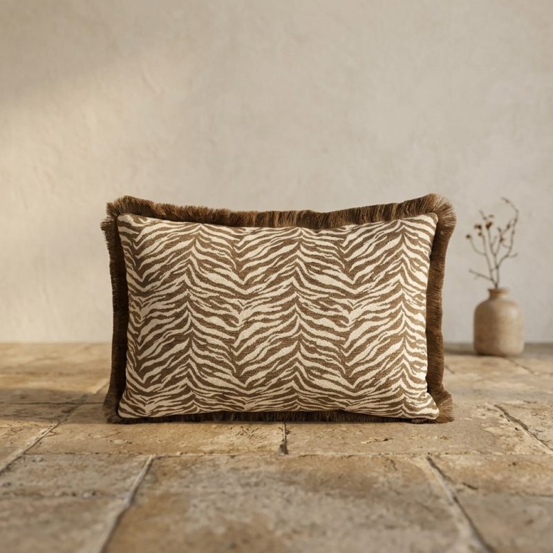 Kussen Tigra 40x60 cm - bruin, in wabi-sabi sfeer