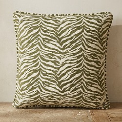 Decoratief vierkant kussen met zebra print in beige en wit, perfect voor een natuurlijke en stijlvolle inrichting.