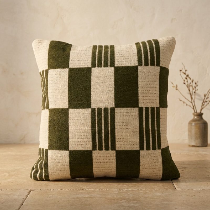 Kussen Twist 45x45 cm - green, in wabi-sabi sfeer