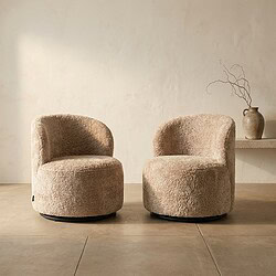 Moderne, comfortabele Mokana bankjes voor woonkamer of lounge, gemaakt van hoogwaardige materialen met zachte afwerking.
