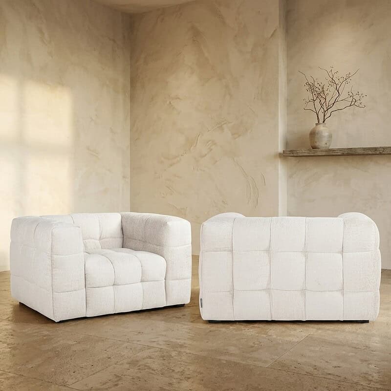 Modern witte bankstellen in minimalistisch interieur