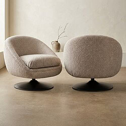 Zwei moderne, bequeme Loungesessel mit weicher Polsterung und runden Formen, platziert in einem minimalistischen Interieur. Perfekt für eine stilvolle und gemütliche Sitzecke.