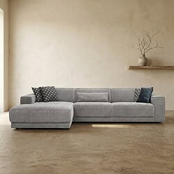 Moderne grijze L-vormige bank met comfortabele kussens, perfect voor een stijlvolle woonkamer inrichting.