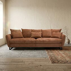 Ein luxuriöses Stoffsofa in modernem Design mit bequemen Kissen – perfekt für die Wohnzimmerdekoration und zum Entspannen.