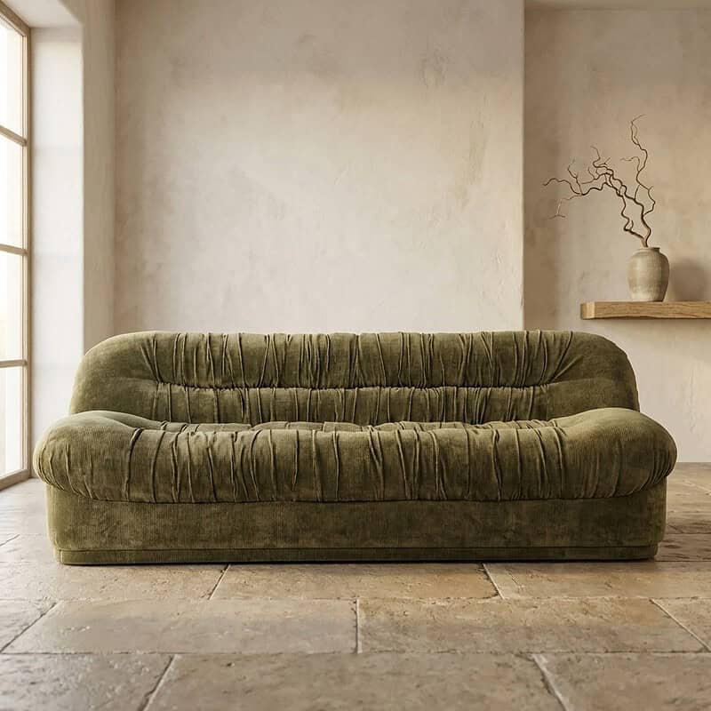 Bank met groene fluwelen bekleding, modern en comfortabel design voor stijlvolle woonkamers.