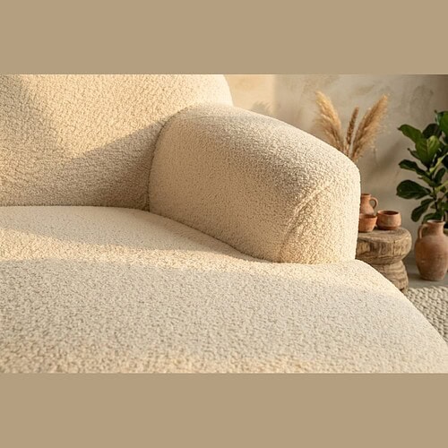 Ein luxuriöses und bequemes Sofa mit weichem, strukturiertem Bezug – perfekt für ein modernes Wohnzimmer. Hergestellt aus hochwertigen Materialien für Langlebigkeit und Stil.