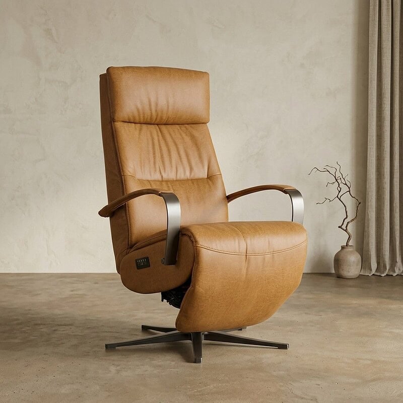 Luxuriöser Relaxsessel aus Leder in warmem Braun, perfekt für eine moderne Einrichtung, mit verstellbaren Funktionen und bequemen Armlehnen.