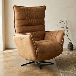 Luxe vintage leren fauteuil van Mokana Meubelen, comfortabel en stijlvol, perfect voor moderne en klassieke interieurs.