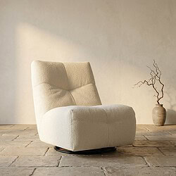 Moderner beiger Loungesessel mit weicher Polsterung und bequemer Sitzfläche – perfekt für ein stilvolles und gemütliches Wohnzimmer.