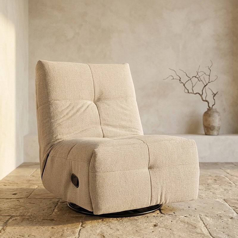 Comfortabele beige lounge stoel met draaibare basis, ideaal voor moderne woonkamers. Gemaakt van hoogwaardige materialen voor langdurig gebruik en optimaal zitcomfort.