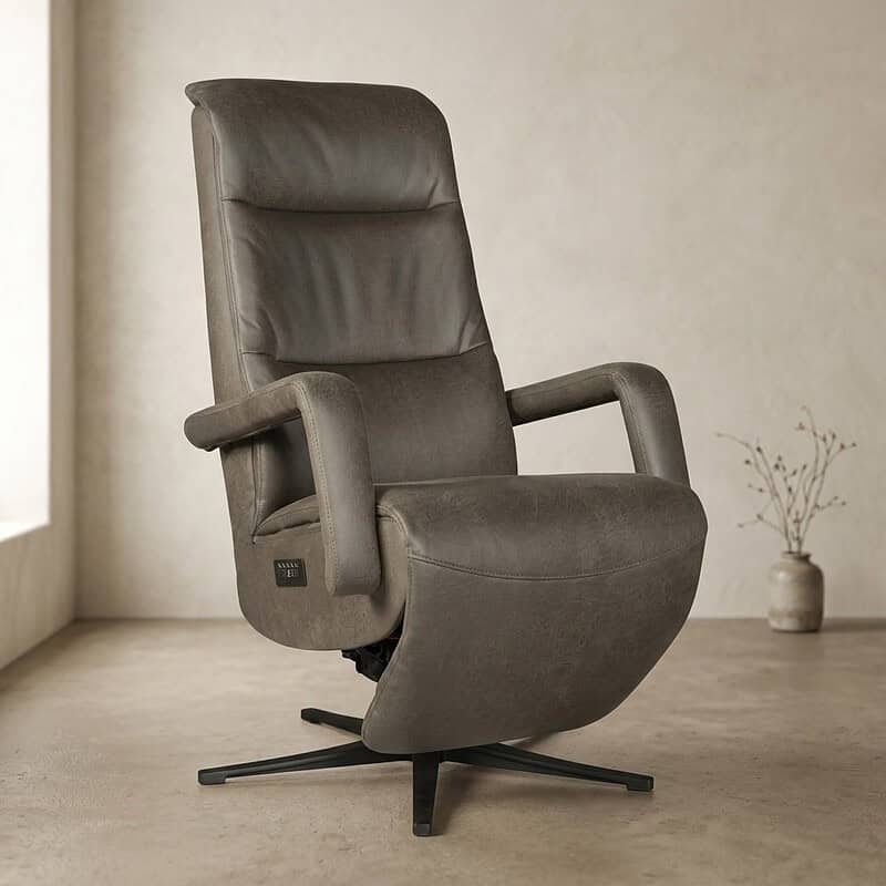 Hoge kwaliteit relaxfauteuil in grijs stof Comfortabele grijze relaxfauteuil met verstelbare functies en zachte bekleding, ideaal voor ontspanning en loungen in moderne woonruimtes.