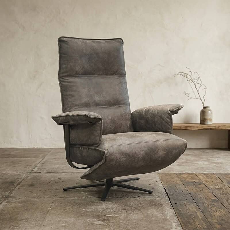 Relaxsessel aus grauem Samt mit verstellbaren Funktionen – perfekt für Komfort und Stil in jedem Wohnzimmer.
