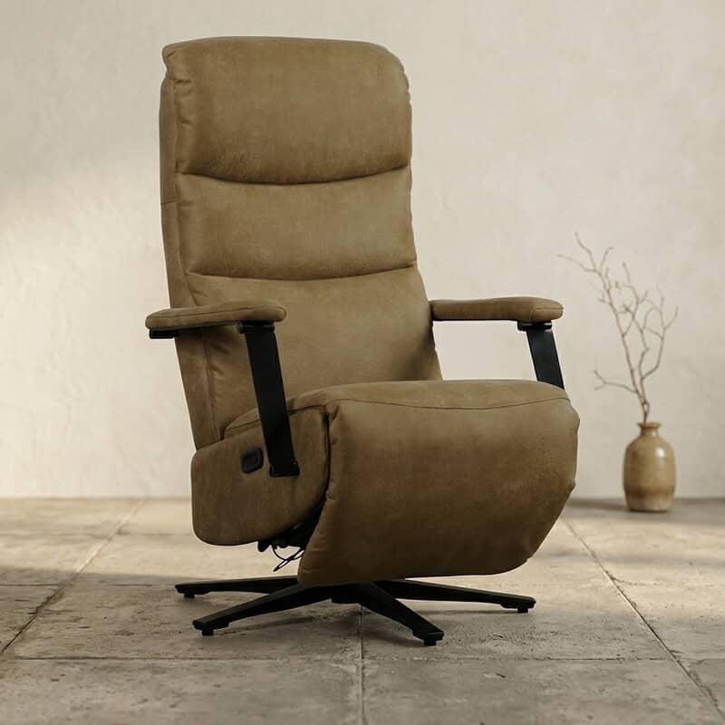 Comfortabele beige relaxfauteuil van Mokana Meubelen, perfect voor ontspanning en stijl in elke woonkamer.