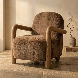 Holzsessel mit bequemer, weicher Polsterung und natürlicher Oberfläche – perfekt für eine gemütliche Sitzecke. Hergestellt aus hochwertigem Holz und strapazierfähigem Material, ideal für moderne und rustikale Einrichtungen.