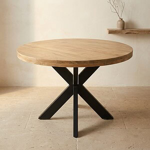Moderne houten eettafel met zwart metalen onderstel, perfect voor een stijlvolle eetkamer of woonkamer. Duurzaam en elegant design, ideaal voor dagelijks gebruik en speciale gelegenheden.