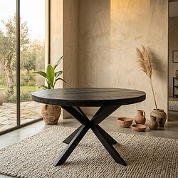 Moderne houten eettafel in een stijlvol interieur met natuurlijke decoraties en grote ramen die veel licht binnenlaten. Perfect voor een eigentijdse woonstijl en gezellige eetmomenten.