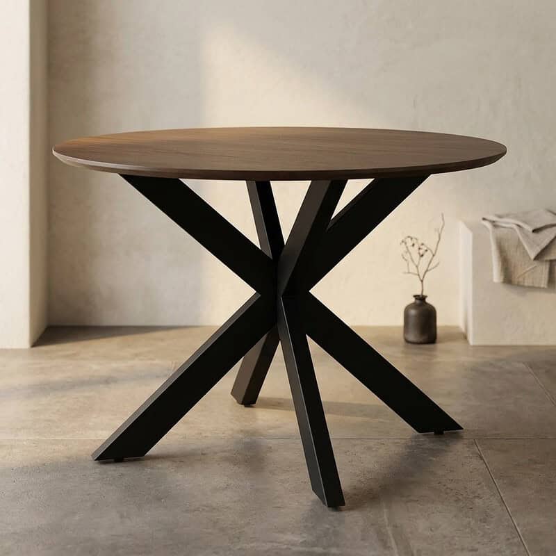 Moderne eettafel met houten blad en zwart metalen onderstel, perfect voor een eigentijdse eetkamer of woonkamer. Duurzaam en stijlvol design voor elke interieurstijl.