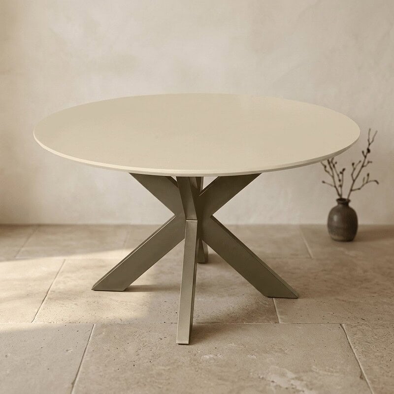 Moderner runder Esstisch mit weißer Tischplatte und Holzgestell, perfekt für ein stilvolles Esszimmer oder Wohnzimmer. Langlebiges und elegantes Design für den täglichen Gebrauch.
