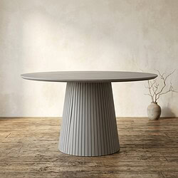 Moderne ronde eettafel met verticale lijnen, perfect voor een eigentijdse eetkamer, gemaakt van hoogwaardig hout met een strakke afwerking.