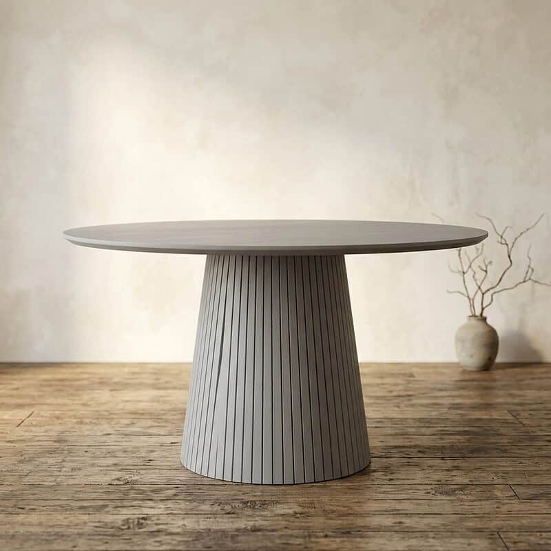 Moderne ronde eettafel met verticale lijnen, perfect voor een eigentijdse eetkamer, gemaakt van hoogwaardig hout met een strakke afwerking.